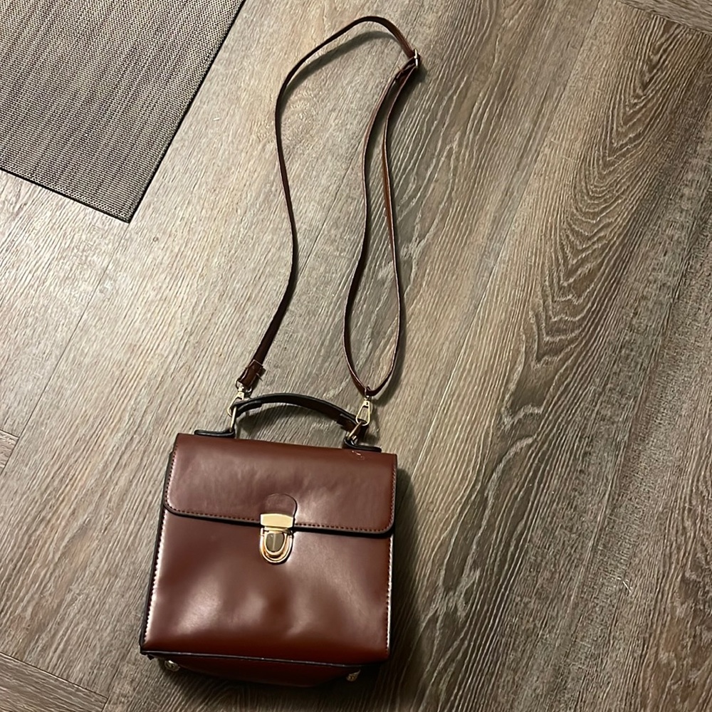 Brown purse no brand or label